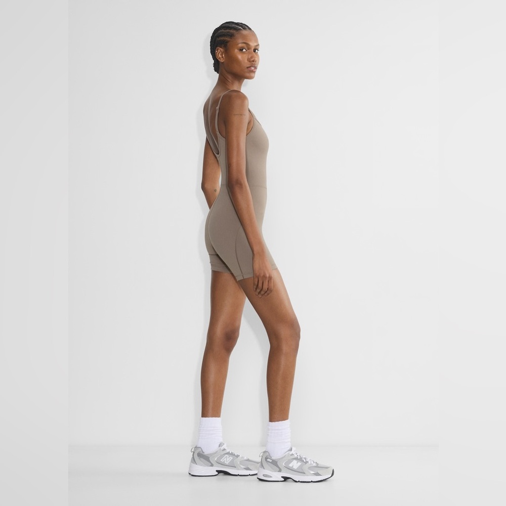 ARITIZIA romper - Picture 15 of 15